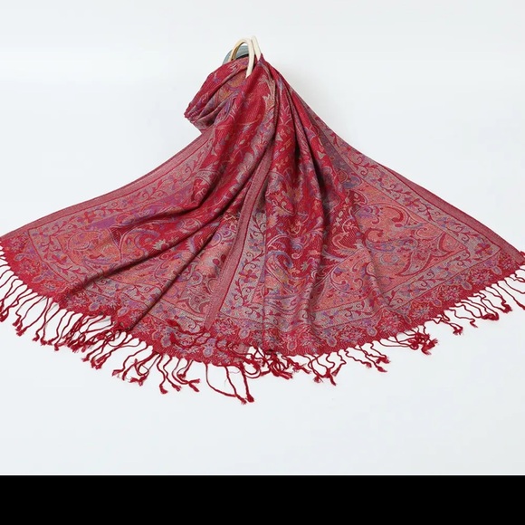 Red Pashmina Scarf 
Size: 180x70+x2x10cm - Picture 2 of 3